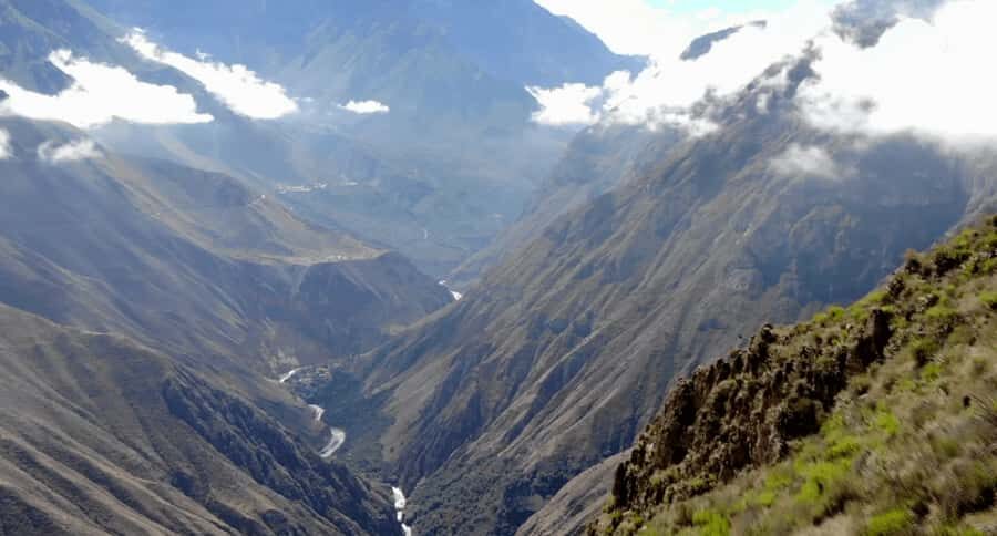2-Day Colca Canyon Tour to Puno with accommodation - The Puno-bound bus: Miradores, camelids, and Lagunillas flamingos