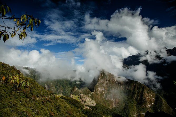 2-Day Private Short Inca Trail to Machu Picchu - Km104 to Wiñay Wayna: the hike’s big lesson in terraces and water