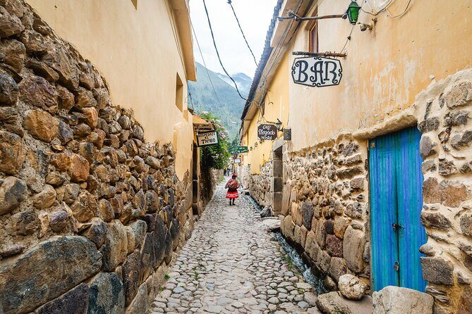 2 Day Sacred Valley and Machu Picchu Guided Tour from Cusco - The train to Aguas Calientes and your night there
