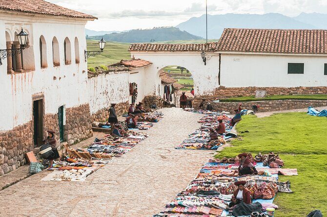 2 Day Sacred Valley and Machu Picchu Guided Tour from Cusco - Day 2 early shuttle to Machu Picchu: guided highlights first