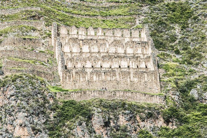 2 Day Sacred Valley and Machu Picchu Guided Tour from Cusco - Day 1 morning in the Sacred Valley: textiles, viewpoints, and Pisac