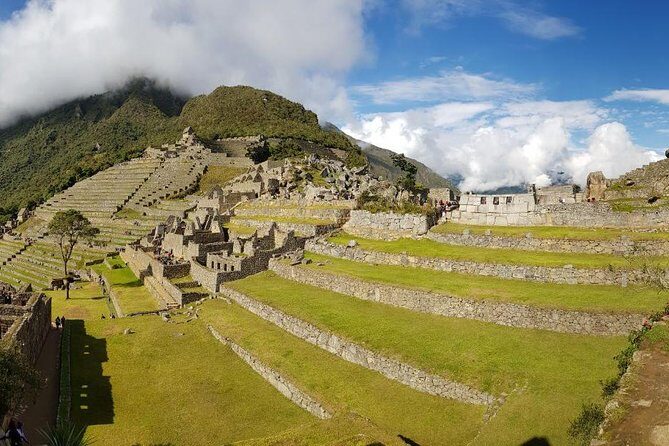 2-Day Sacred Valley & Machu Picchu Group Tour from Cusco - Day 2 Machu Picchu Morning: Bus Up, Circuit Choices, and 3 Hours Inside