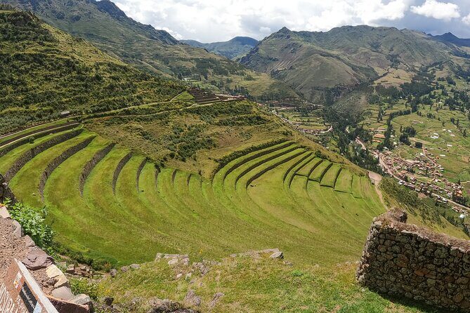 2-Day Tour: Sacred Valley & Machu Picchu – All Tickets Included - Ollantaytambo: the gateway feel before the train ride