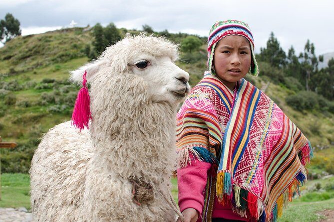 4 day - Bucketlist Cusco: Rainbow Mtn, Machu Picchu, Sacred Valley, Humantay - Sacred Valley: Chinchero market, Moray, salt mines, and the train to Aguas Calientes