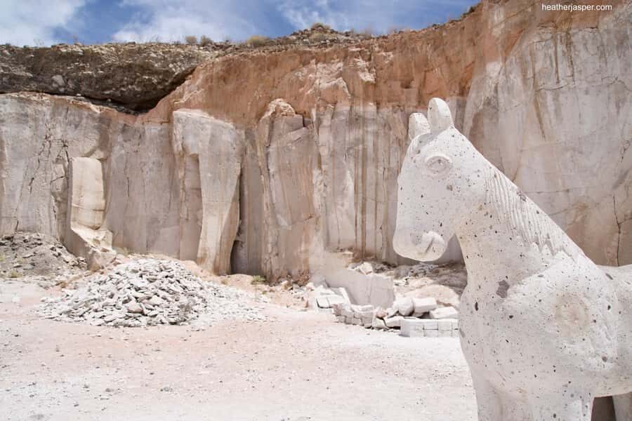 4-hour excursion: Ruta del Sillar with Hiking in Culebrillas - Apachetas: the good-luck stone piles before you head back