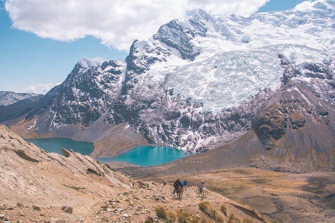 6 day Rainbow Mountain x Ausangate Trek - FlashpackerConnect - Weather and what to wear: cold can change fast