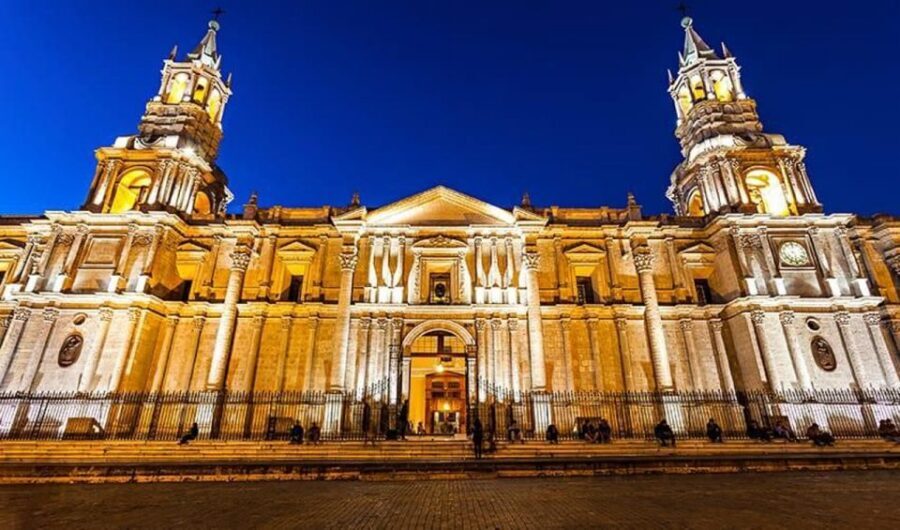 Arequipa: City and Country Tour - Incalpaca Outlet and the Camelid Mini-Zoo