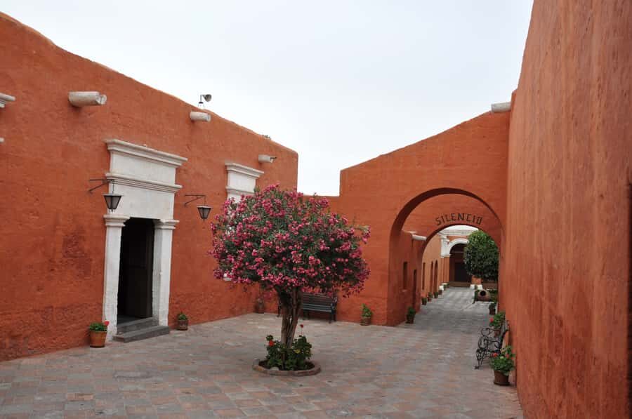 Arequipa: City Tour and Santa Catalina Monastery - Lively Main Square Time Without the Overload