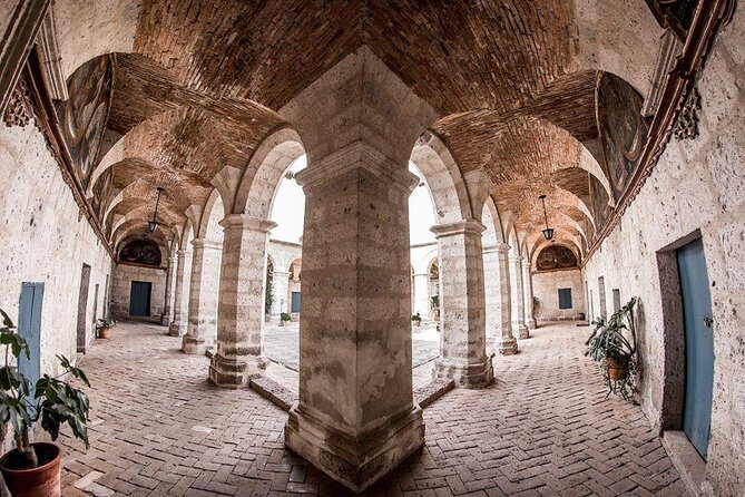Arequipa, Historic and Colonial City and Santa Catalina Monastery - Guide quality, language, and the small risks