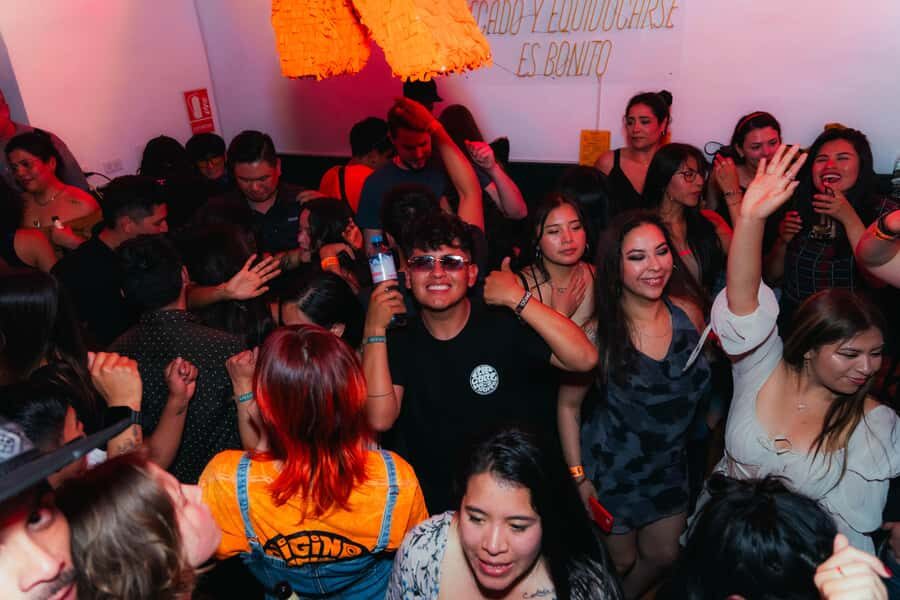 Arequipa: Pub Crawl with Skip-The-Line Access and Drinks - How to Get the Most Out of Your Night Without Overspending