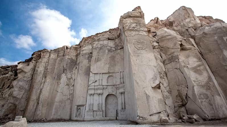 Arequipa|| The Sillar Route+Culebrillas Canyon - Culebrillas Canyon: 15–20 meter walls, photography, and Wari petroglyphs
