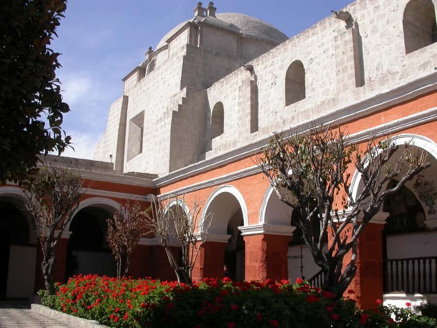 Arequipa: Walking Tour and Santa Catalina Monastery - San Lázaro’s Sillar Streets: Where Arequipa Gets Its Look