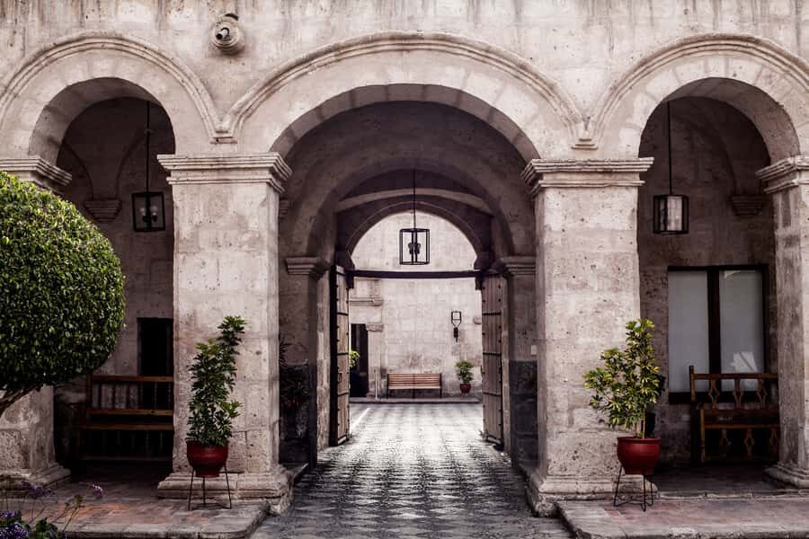 Arequipa: Walking Tour and Santa Catalina Monastery - Tambo La Cabezona: Colonial Houses, a Communal Entrance, and an Early Mill