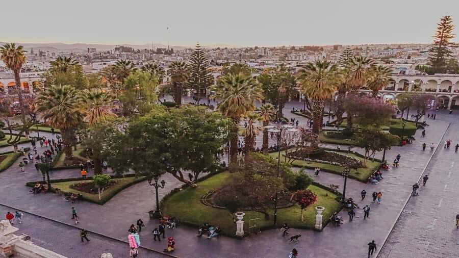 Arequipa: Walking Tour and Santa Catalina Monastery - Guides and Group Rhythm: What Makes This Tour Feel Easy