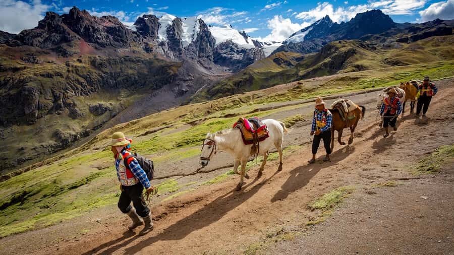 Arrive before the crowd to the Mountain in private service - Why an early private pickup changes everything on Rainbow Mountain