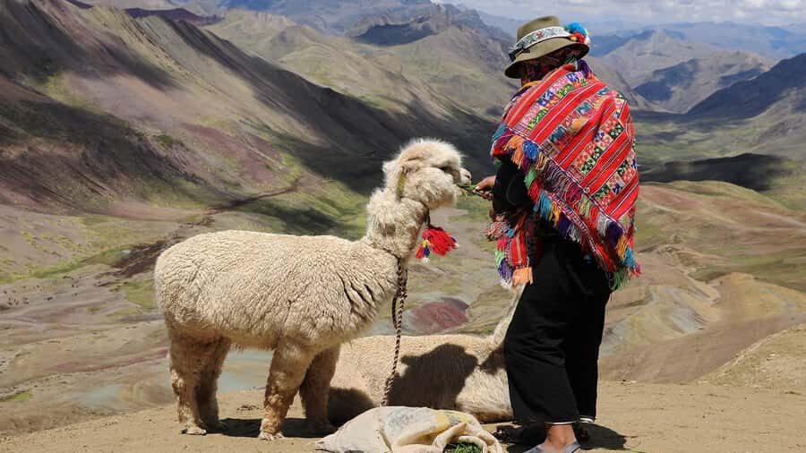Arrive before the crowd to the Mountain in private service - The walk to Rainbow Mountain: moderate pace, big payoffs