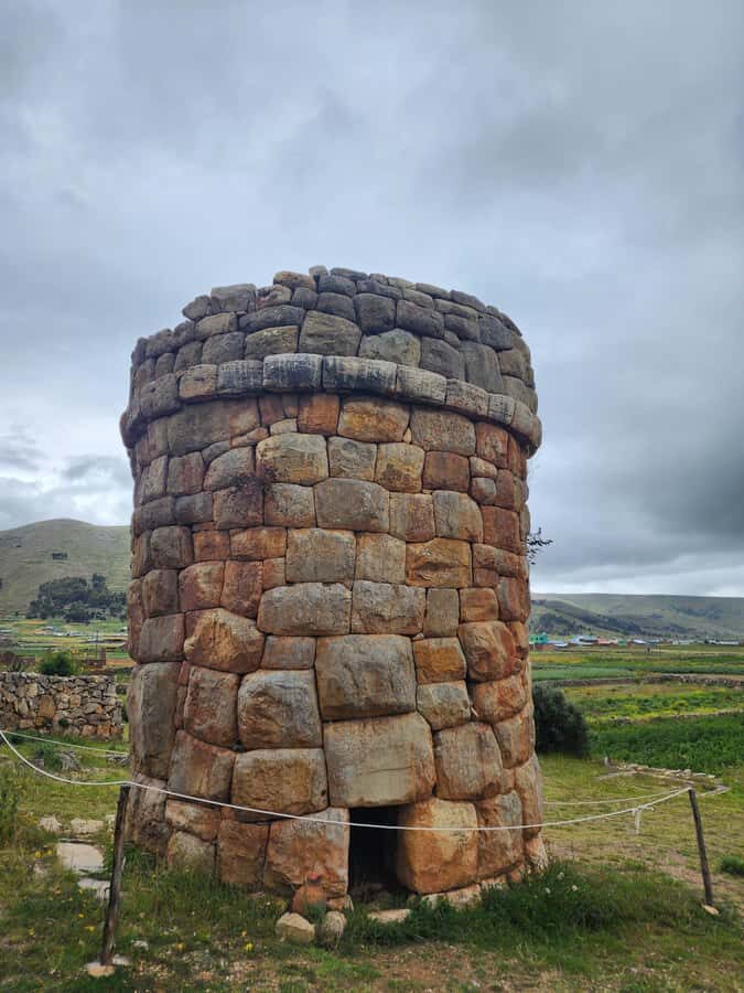 Aymara Route Mystical Cultural Tour - Acora’s Chullpas de Molloco: square towers, one circular tower, and floor niches