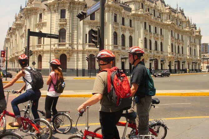 Bike Tour San Isidro, Miraflores and Barranco, - Stop Two: Miraflores Malecón Boardwalk for Sea Views on a Bike