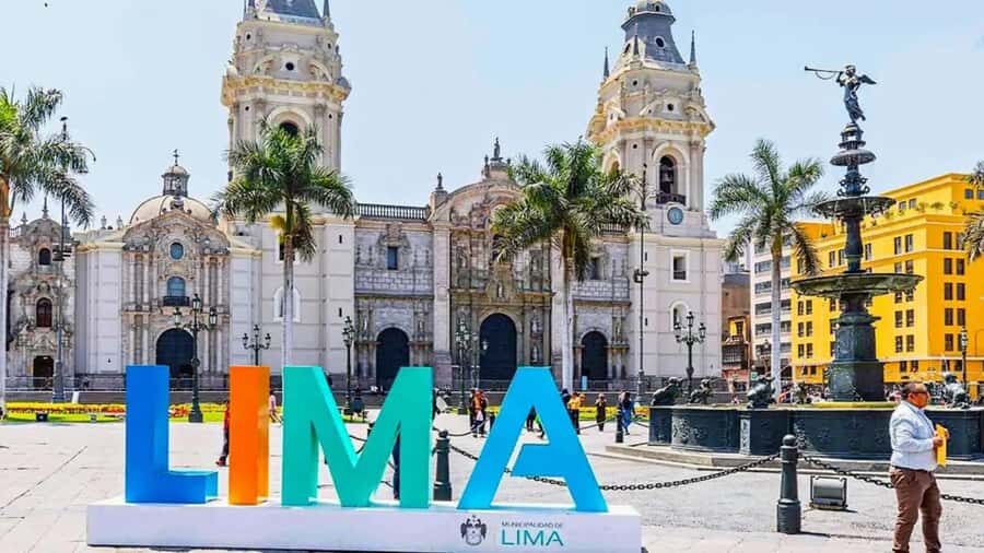 City Tour Colonial and Modern Lima for 5 Hours - The colonial heart: Plaza Mayor de Lima and what makes it work