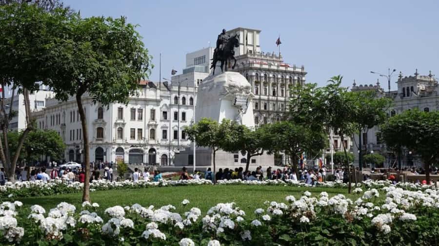 City Tour Colonial and Modern Lima for 5 Hours - Convent of San Francisco: religious art, vaults, and the catacombs