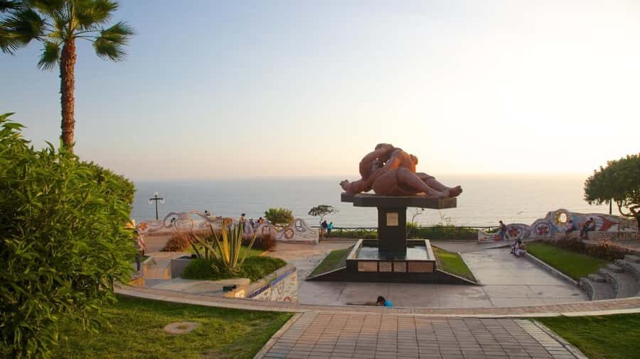City Tour Colonial and Modern Lima Half Day Plus Ticket - Miraflores: Parque del Amor and your first real view of Lima