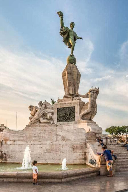 City Tour Trujillo |Panoramic bus| - Papal Oval and the botanical garden: two stops for variety