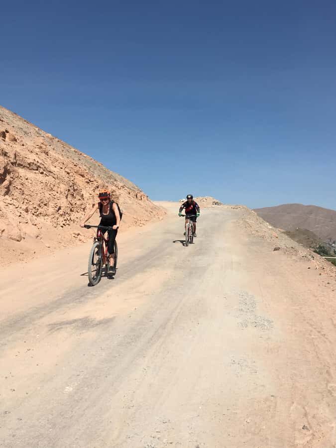 Congata Rover,3 hours bike ride tour in arequipa - Getting set up: where the ride starts near Arequipa’s center