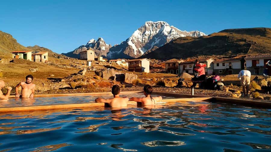 Cusco: Ausangate Tour 7 Lagoons full day - Wildlife on the trail: alpacas, llamas, vizcachas, and Andean birds