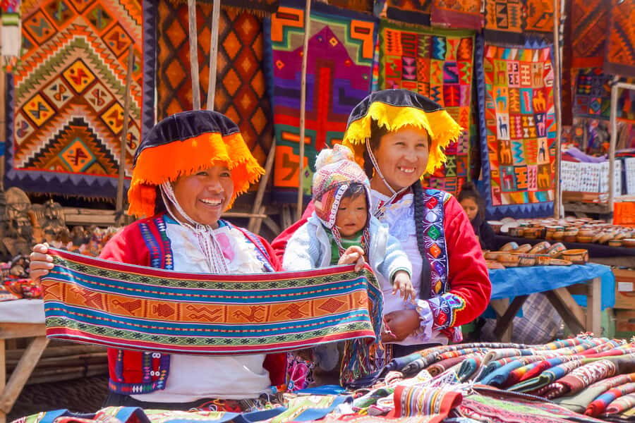 Cusco: Full-Day Sacred Valley History Tour - Urubamba Buffet Lunch: filling food, but watch the timing