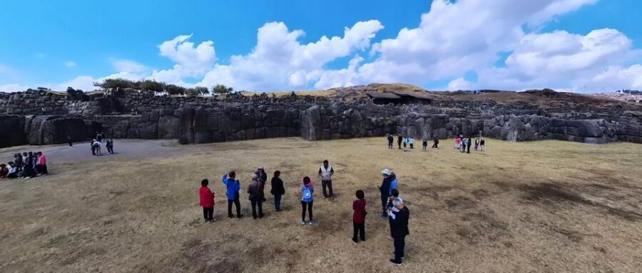 Cusco : Half-Day Explore Inca Ruins qoricancha sacsayhuaman - The bilingual guide: helpful history, and one real caution about language balance
