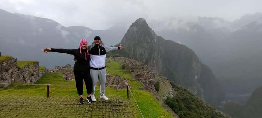 Cusco: Machu Picchu Day Trip with Train + Entrance ticket - Getting to Machu Picchu: bus to the gate, then your guided window