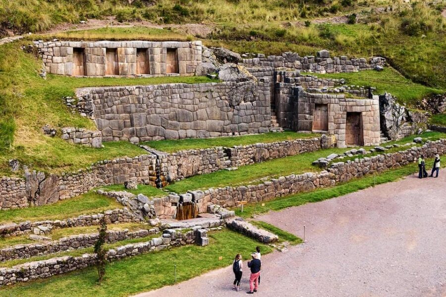 Cusco: Pisac, Sacsayhuaman, Q'enqo, and Tambomachay Tour - Sacsayhuamán: ceremonial fort and stone scale above Cusco