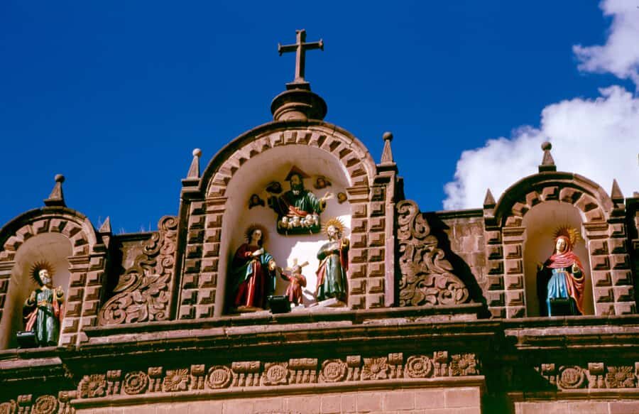 Cusco: Private City Tour and Saksaywaman Visit with Transfer - Q’enqo: Puma symbolism and a glimpse of Inca mortuary practice