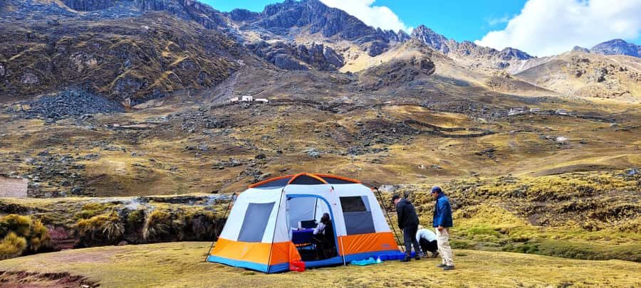 Cusco: Rainbow Mountain & Red Valley Tour with Picnic meals - Understanding the colors: why this looks different up close