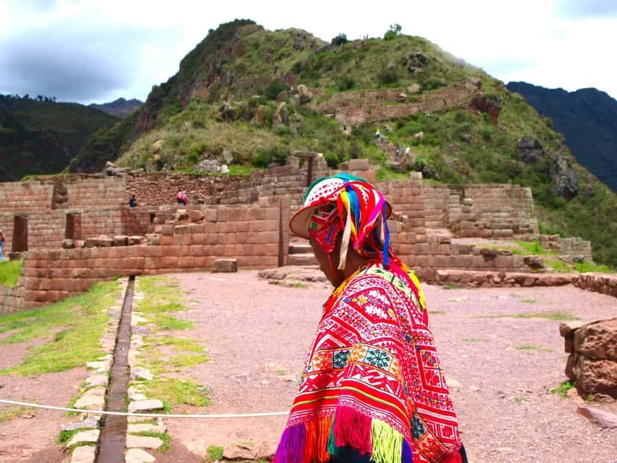 Cusco: Sacred Valley of the Incas Tour - Chinchero district weaving: the crafts stop that connects everything