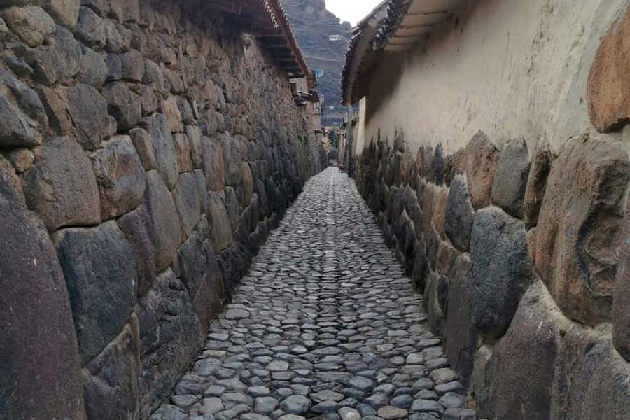 Cusco | Visit Maras, Moray, Chinchero, Pisac | Valle Vip - Urubamba buffet lunch: a real break between ruins