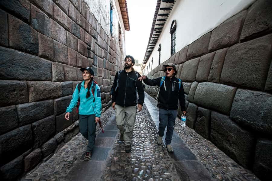 Cusco: Walking Tour Cusco - San Blas streets and the Twelve angled stone: why precision still matters