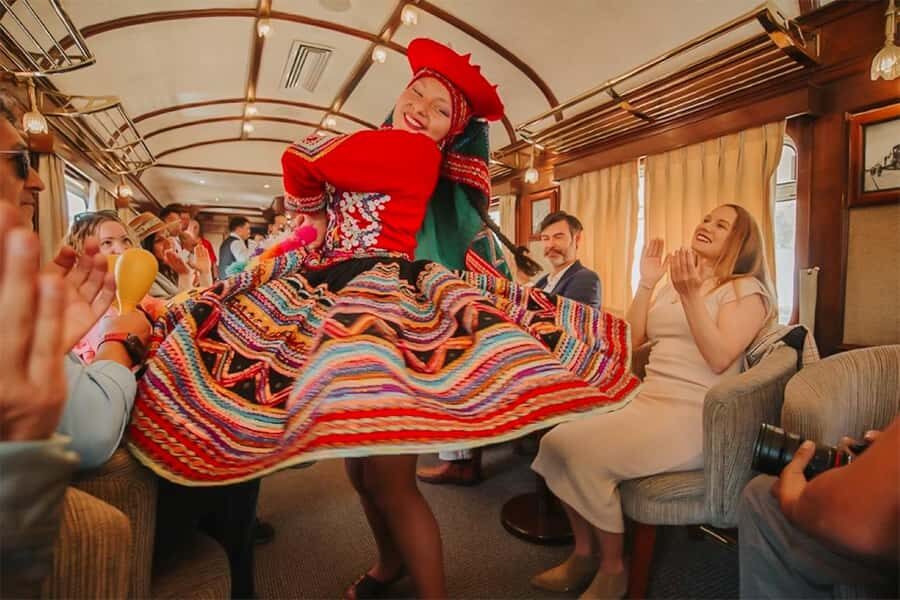 Excursion Cusco - Puno - Titicaca Observatory Train - Music, cultural show, and the pisco sour ritual