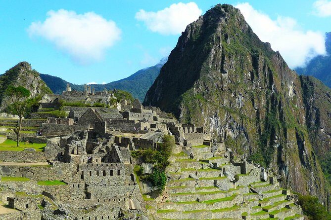 Excursion to MachuPicchu with Train Vistadome Full Day - Riding the Rail: Vistadome Comfort and the Single-Track Reality