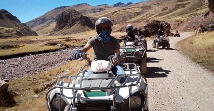 Excursion to Rainbow Mountain in ATV. - The ride to Rainbow Mountain: what 30 minutes feels like