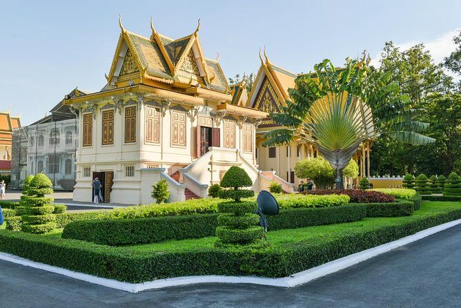 Exploring the Best of Phnom Penh: A Full Day Tour - Central Market shopping time: use the hour for smart, simple buys