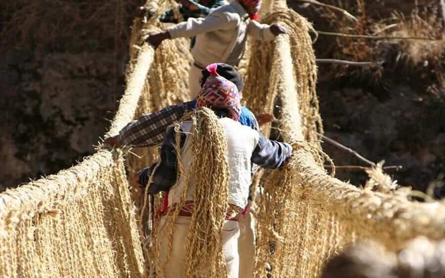 Four Lagoons and Q<code>eswachaka bridge tour full day – Key points that make this tour worth your time’ /></p>
<ul>
<li><strong>Living bridge tradition:</strong> Q’eswachaka is a rope suspension bridge made from ichu and rebuilt by locals each year, carrying Inca-era knowledge forward.</li>
<li><strong>Four lagoons, one rhythm:</strong> multiple stops let you compare water color, birds, and views instead of doing one quick lake and moving on.</li>
<li><strong>Birdwatching moments:</strong> the lagoons are set up for spotting Andean wildlife, not just staring at water.</li>
<li><strong>Cultural stop in Tupac Amaru II’s town:</strong> you visit his house and hear the story tied to resistance against Spanish rule.</li>
<li><strong>Big scenery from a high vantage:</strong> you’ll repeatedly look down toward the Apurímac River area as part of the Q’eswachaka experience.</li>
<li><strong>Real food breaks:</strong> breakfast in Ccolcca and lunch afterward are part of the value of the day, not optional extras.</li>
</ul>
<h2 id="morning-pickup-and-the-road-toward-the-south-valley">Morning pickup and the road toward the South Valley</h2>
<p><img width="900" height="562" decoding="async" src=