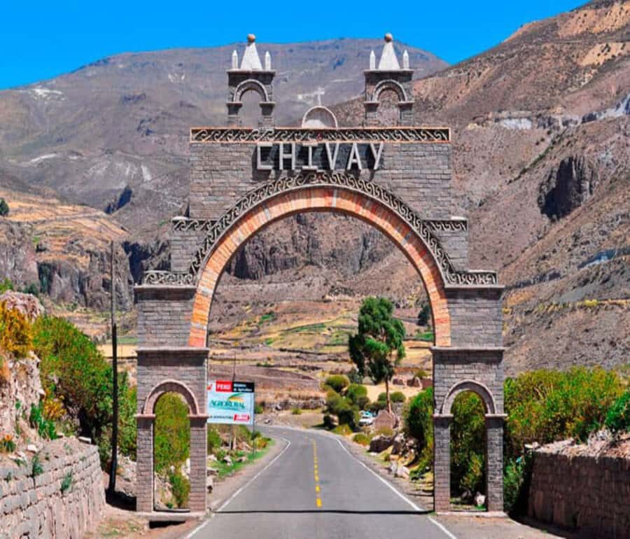 From Arequipa: 2-Day Colca Canyon Tour with Transfer to Puno - Pickup in Arequipa and Your First Chivay Check-In