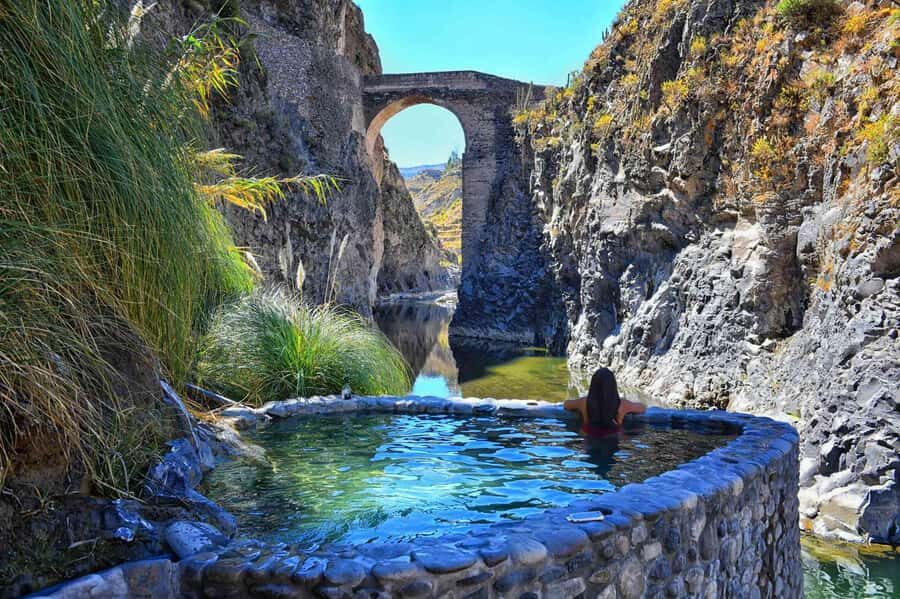 From Arequipa: Colca Valley & Thermal Baths Small-Group Trip - Mirador de los Volcanes (4,910 m): the altitude viewpoint with real payoff