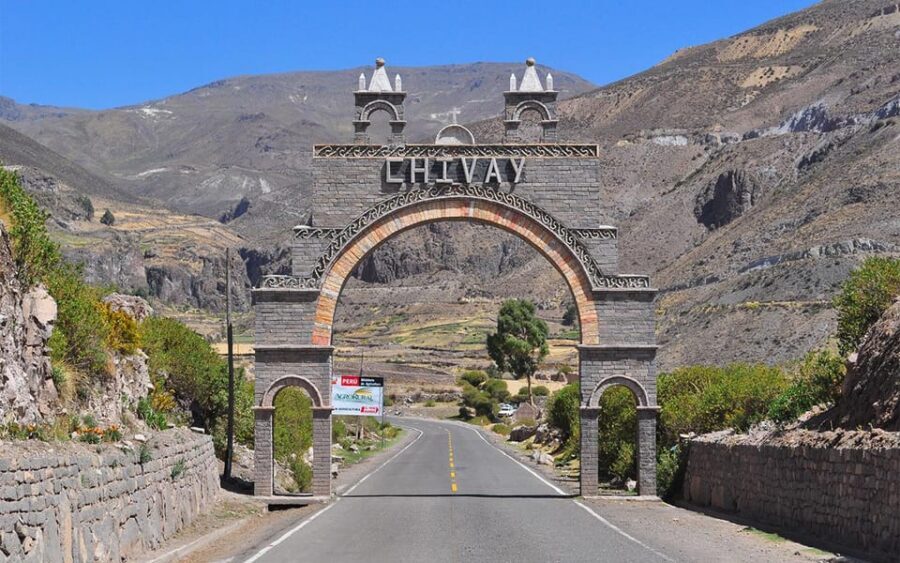From Arequipa: Fullday Tour Colca Canyon + Transfer To Puno - The high-altitude transfer stretch: volcano views and vicuñas near Puno