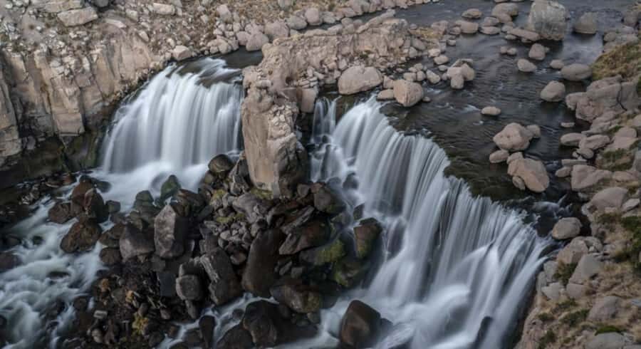 From Arequipa: Road to Pillones Waterfall - Village stop flow: Pampa de Arrieros, Patahuasi breakfast, and Imata lunch