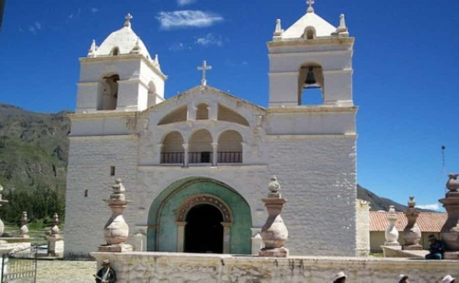 From Arequipa: Tour Colca Canyon 2 Days with End in Puno - Day 2: Cruz del Cóndor for condors, then viewpoints and Maca