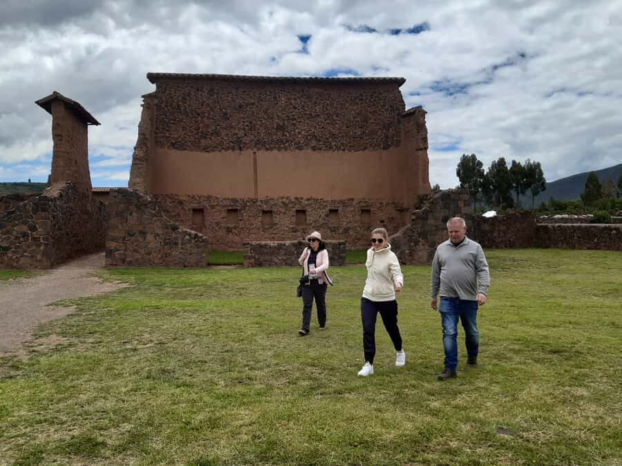 From Cusco: Lake Titicaca with a visit to Uros and Taquile - Cusco to Puno: the early day that sets the pace