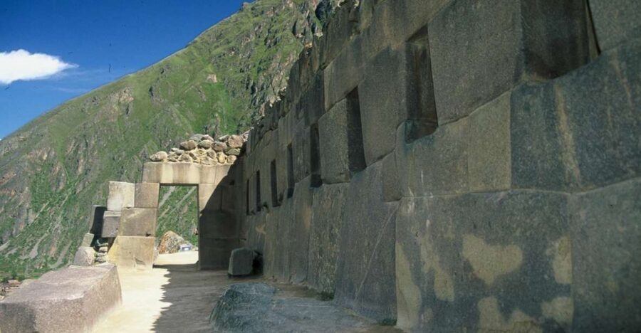 From Cusco: Ollantaytambo Fortress Half-Day Private Tour - From fortress to town: urban planning you can still walk