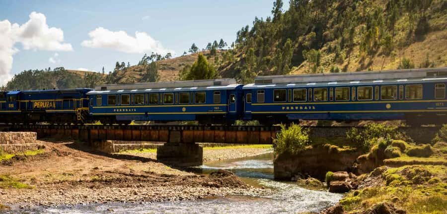 From Cusco: Train Ride and Guided Tour of Machu Picchu - The Bus to Machu Picchu: What It Changes About Your First Moments